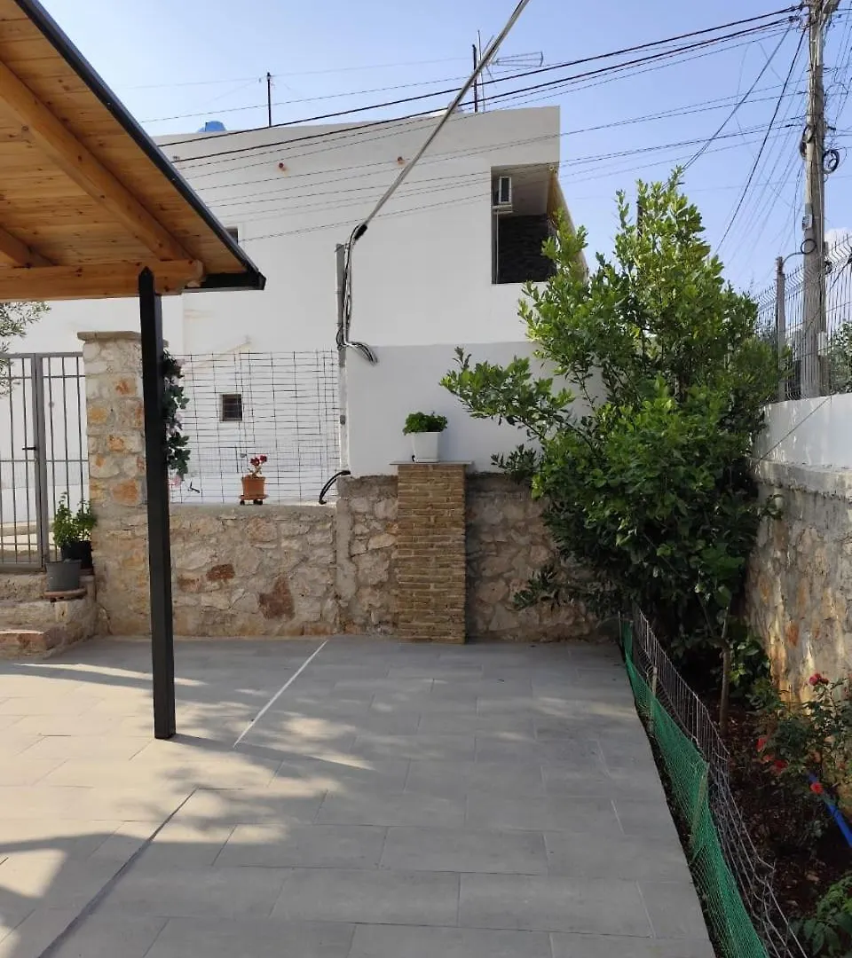M&J Home Ksamil 0*,  Albania
